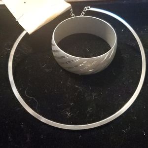 Silvertone conform necklace and bold cuff bracelet set